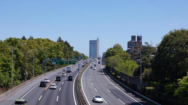 「なぜ道路で逆走は起こるのか？」――あなたを守るための知識と行動指針