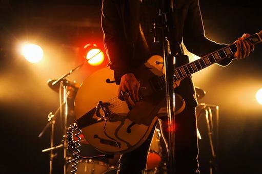 人気アーティストのツアー中止が続出！「ブルードット・フィーバー」が変える音楽ライブの未来