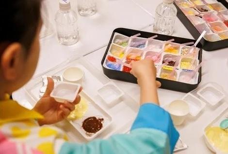 40周年を迎えた「ねるねるねるね」――子どもの遊び心を今も動かし続ける理由