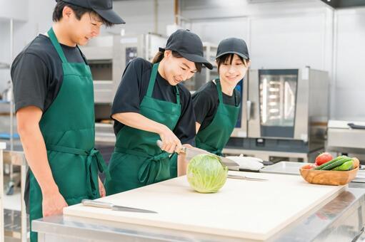 「1号在留者」上限に達し受け入れが停止——私たちの暮らしに何が起きるのか
