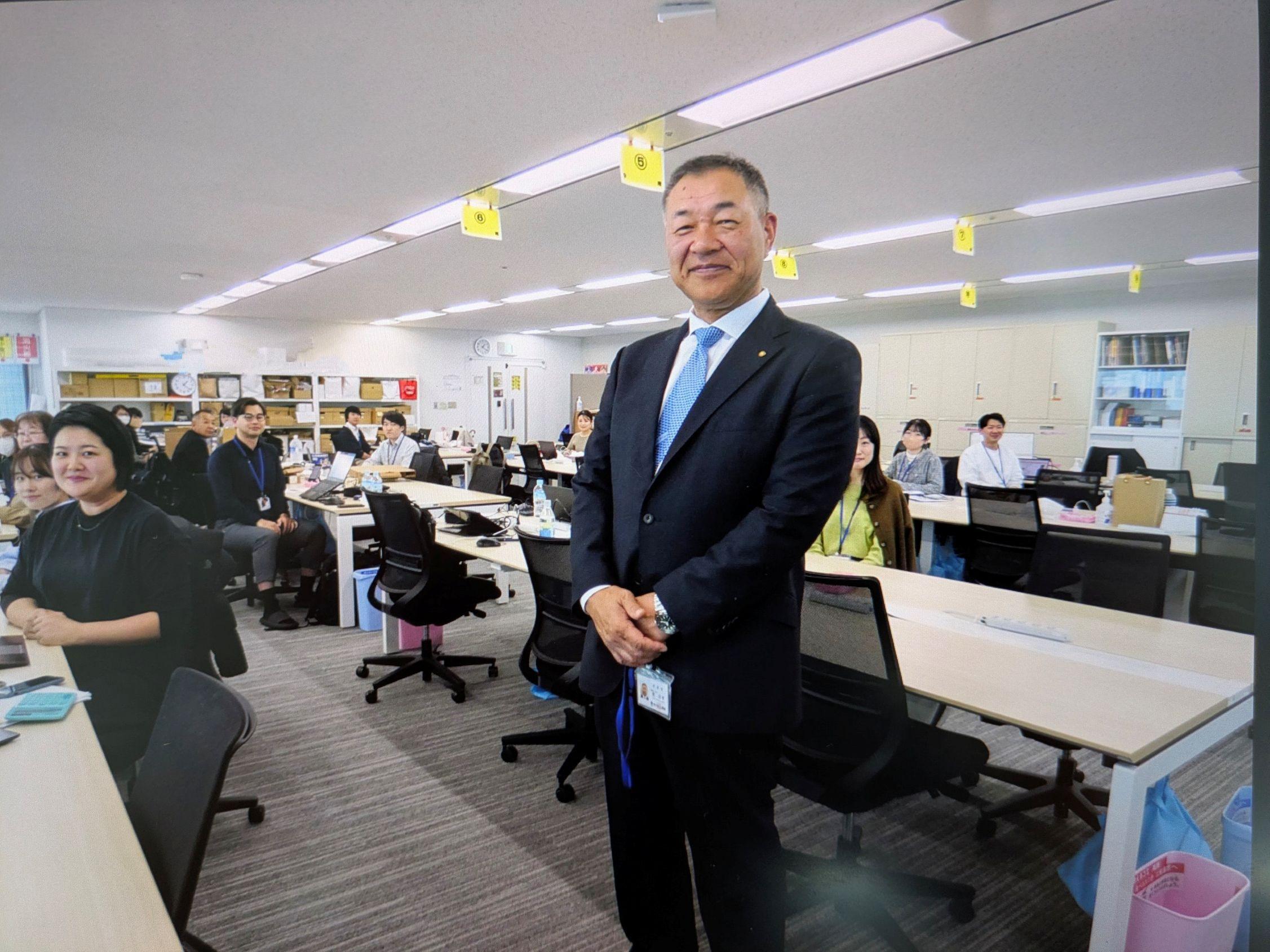 「従業員が主役」。菓子卸を極め、小売業の真のパートナーを目指す山星屋・猪社長が語る「菓子プライド」