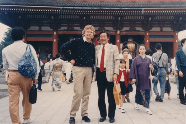 ハウスボートで始まった盟友関係――「テレビは趣味、本業は」