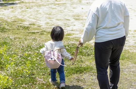 【子どもの命を守る】ハーネス（迷子防止ひも）は必要？メリット・デメリットと安全な使い方