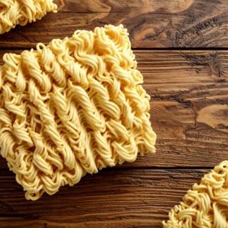 13歳少年が命を落とした“生ラーメンチャレンジ”　インスタント食品のリスクを検証