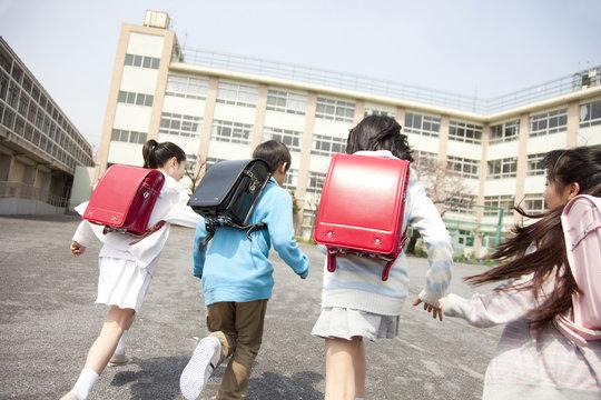 早生まれは不利なのか？“生まれ月格差”の正体と、わが子の伸ばし方