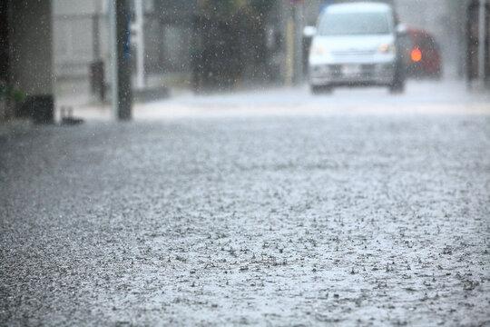雨の降り方で命を守る行動は変わる！「短時間豪雨」と「長雨」の段階別リスクと避難判断