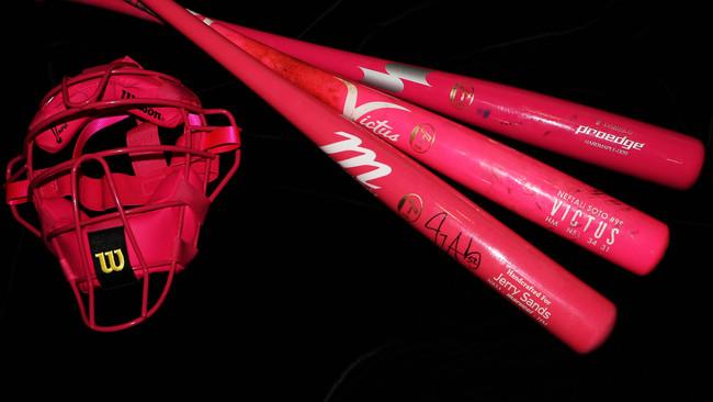 プロ野球で「カラーバット」が原則解禁！来季からの新ルールと伝説の「赤バット・青バット」復活への期待
