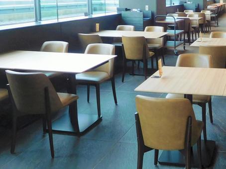 広がる飲食店の深夜料金――その背景と外食の新常識