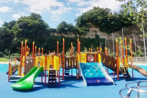 インクルーシブ遊具──子どもたちに開かれた「遊び場革命」