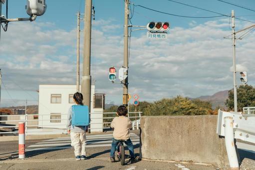 魔の7歳──なぜ小学校1年生は交通事故に遭いやすいのか？