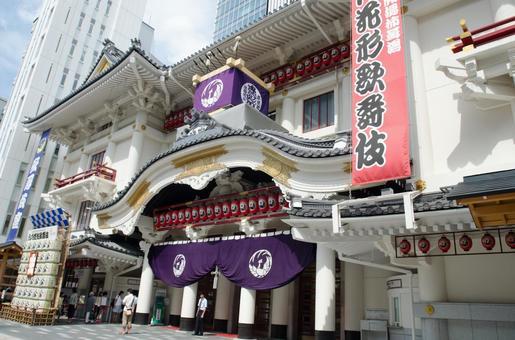 歌舞伎の魅力とは？型破りから始まった400年のエンタメ史