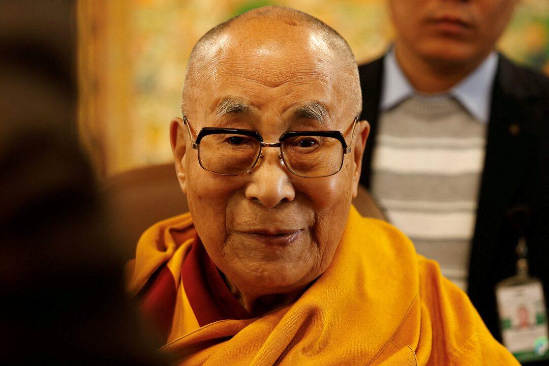 「亡命政府のトップ」から「世界の精神的支柱」へ——ダライ・ラマ14世が非暴力と対話で紡ぐ、次世代へのレガシー 【第70回ノーベル平和賞受賞】