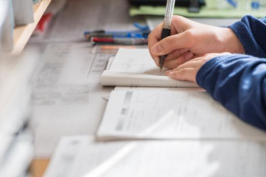 資格勉強で差がつく！効率良く勉強をするコツとは