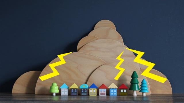 知っておきたい雷の危険性と正しい避難方法