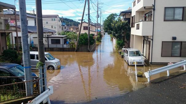 車の水没、保険でどこまで補償される？今知っておきたい対策とポイント