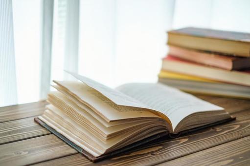 芥川賞と直木賞――90年続く“日本文学の祭典”の魅力と違いを徹底解説