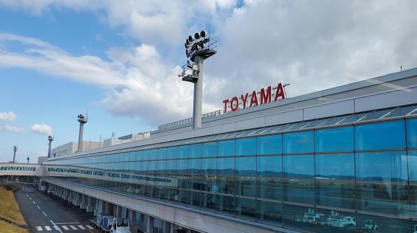 「富山高山すし空港」誕生。なぜ隣県の地名と「すし」を冠したのか？その背景と賛否を解説