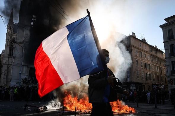 止まらない怒りと混乱：2026年10月、フランス全土を揺るがす大規模デモと欧州各地への波及