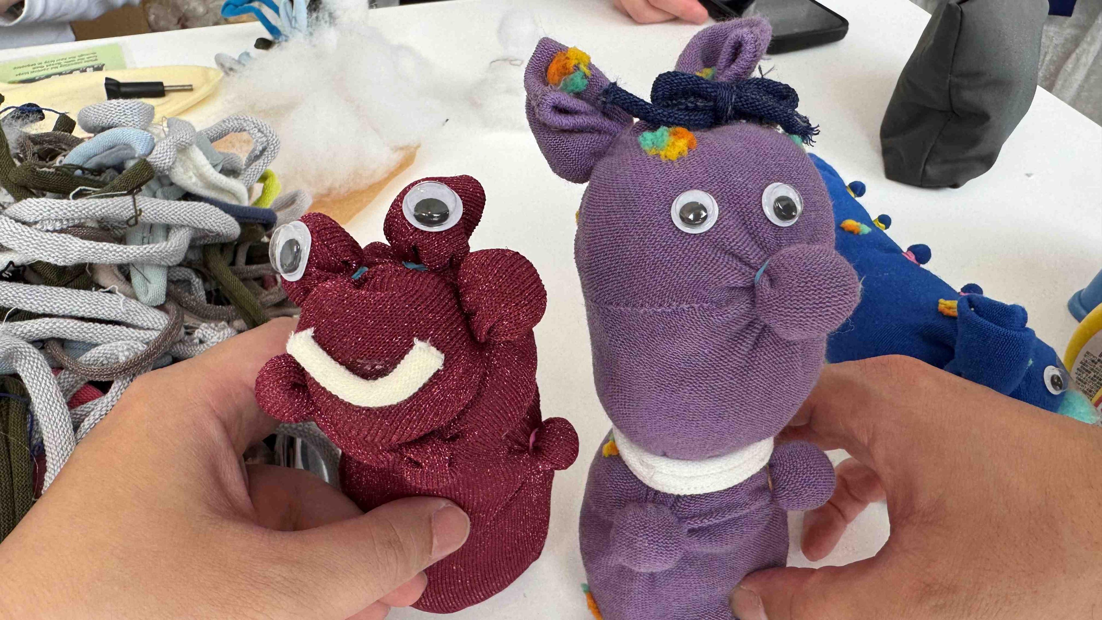 靴下の“端切れ輪っか”が、なぜ500箇所の福祉現場を救うのか？ タビオが廃材に託した、未来を育む「魔法の輪っか」