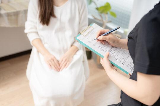 世界メンタルヘルスデー｜象徴であるシルバーリボンの意味や私たちができる支援を解説