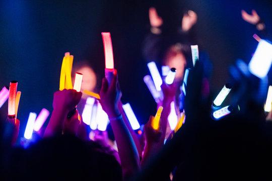 「2.5次元アイドル」とは？リアルと虚構が交差する新時代カルチャーを徹底解説